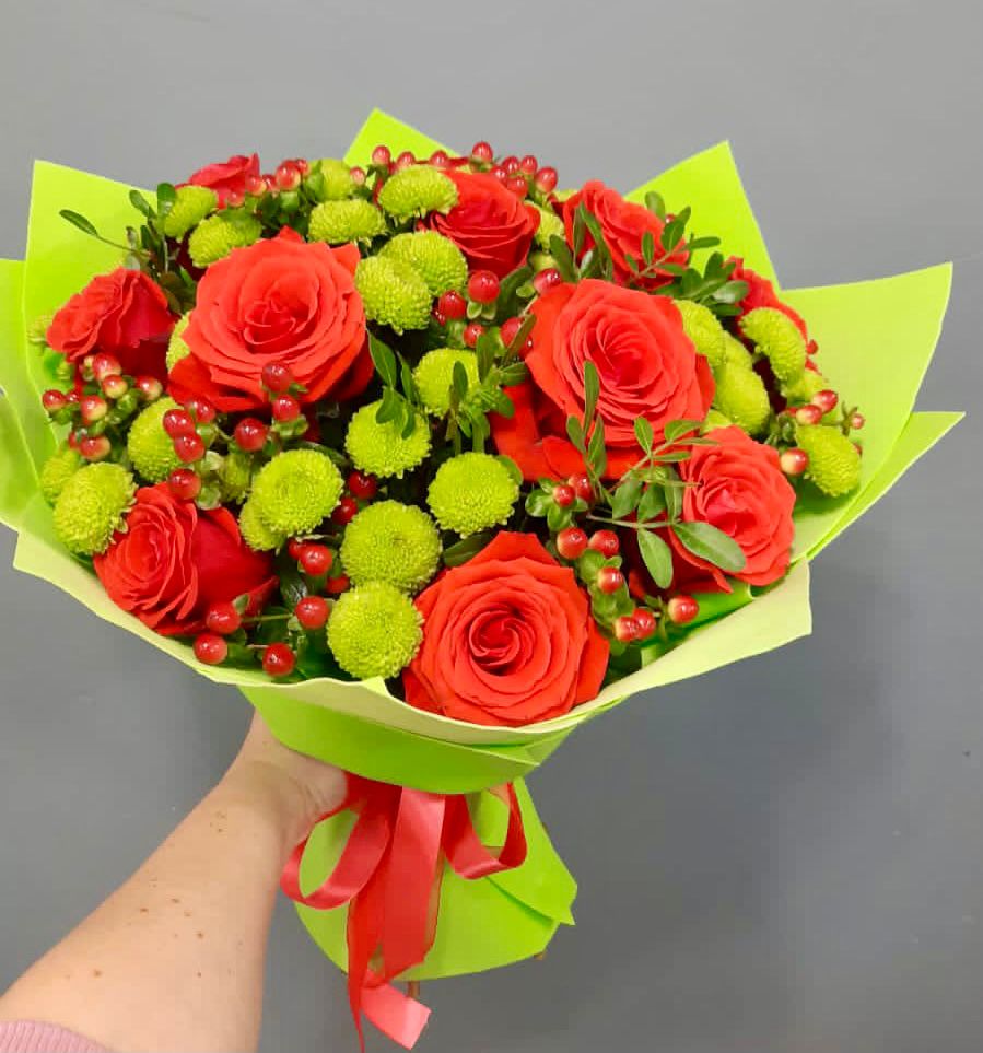 Букет цветов из: Хризантемы и Розы в Кукморе