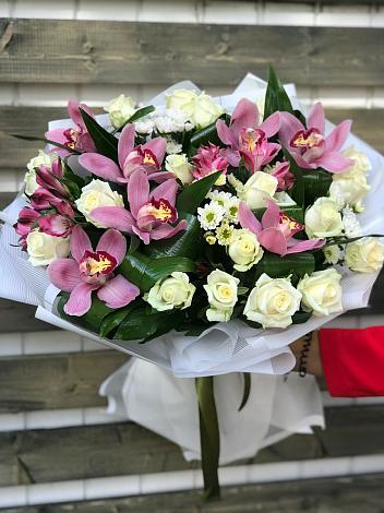 Букет цветов из: Розы и Хризантемы в Кукморе
