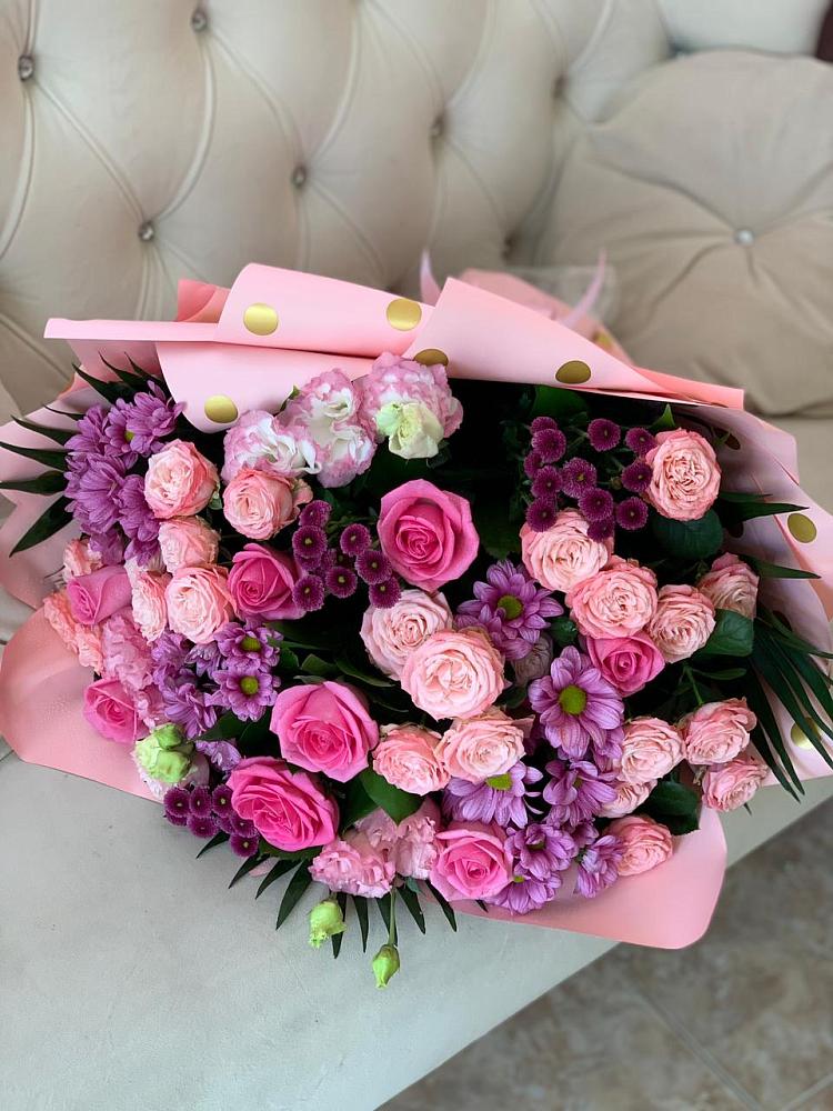 Букет цветов из: Хризантемы, Розы и Лизиантусы в Кукморе