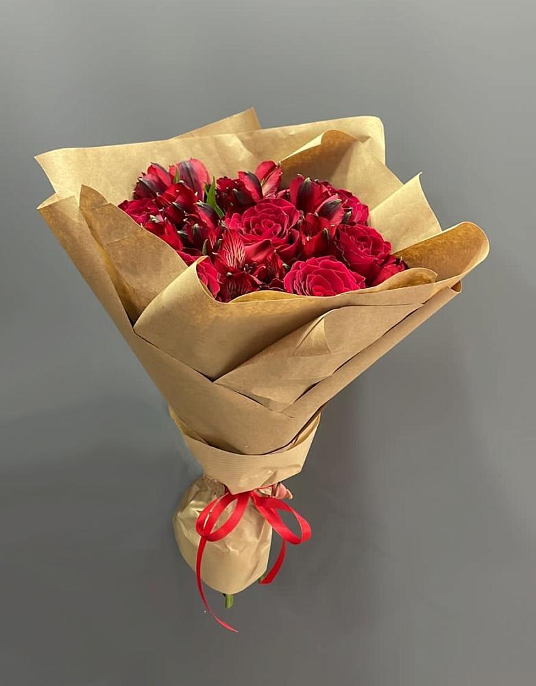 Букет цветов из: Альстромерии и Розы в Кукморе