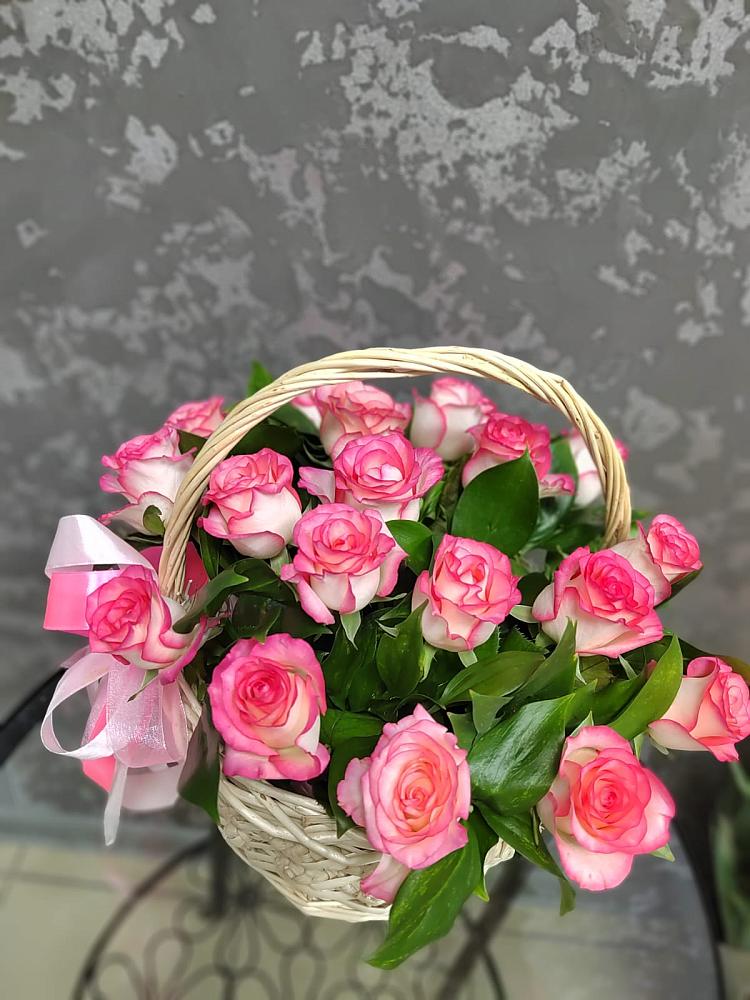 Цветочная композиция из Розы в корзине в Кукморе