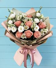 Букет цветов из:  Розы, Альстромерии и Лизиантусы в Кукморе