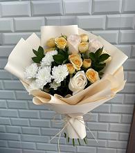 Букет цветов из:  Розы и Хризантемы в Кукморе