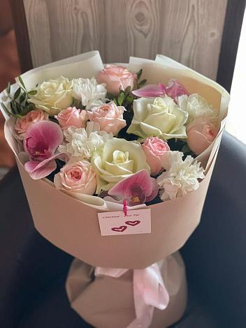 Букет цветов из: Орхидеи, Розы и Гвоздики в Кукморе