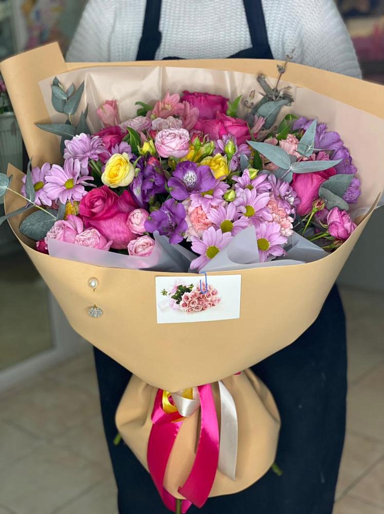 Букет цветов из: Хризантемы, Гвоздики и Альстромерии в Кукморе