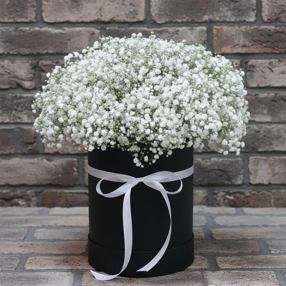 Цветочная композиция из Гипсофила в шляпной коробке в Кукморе