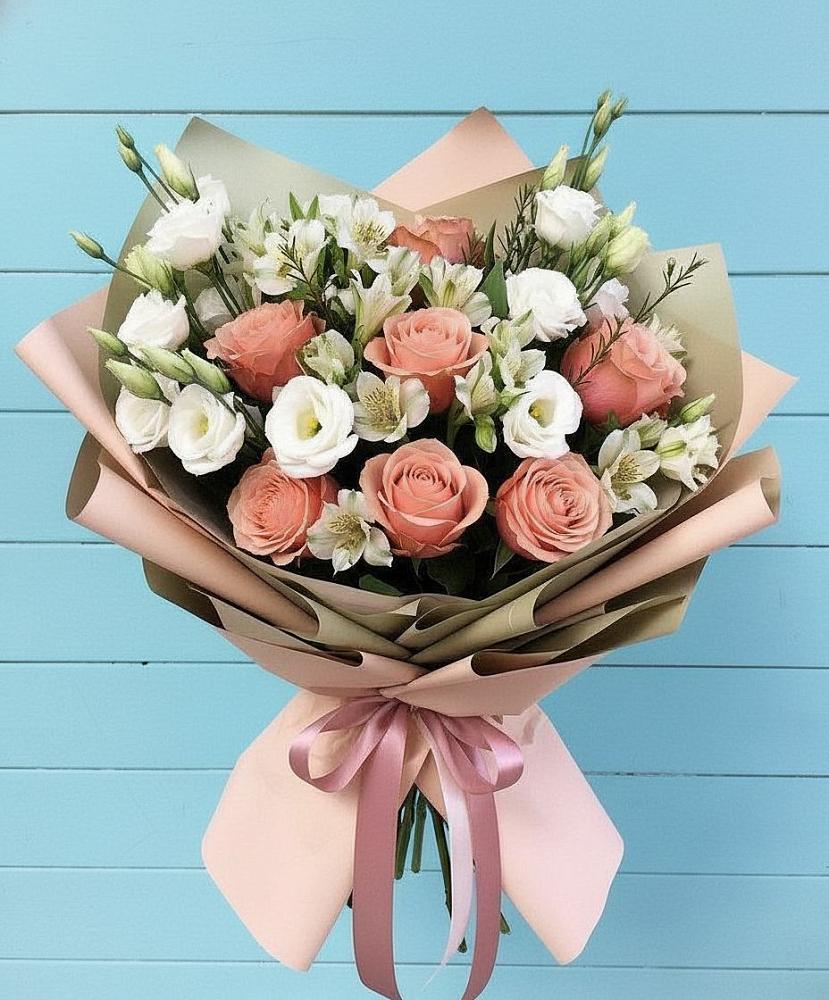 Букет цветов из: Розы, Альстромерии и Лизиантусы в Кукморе