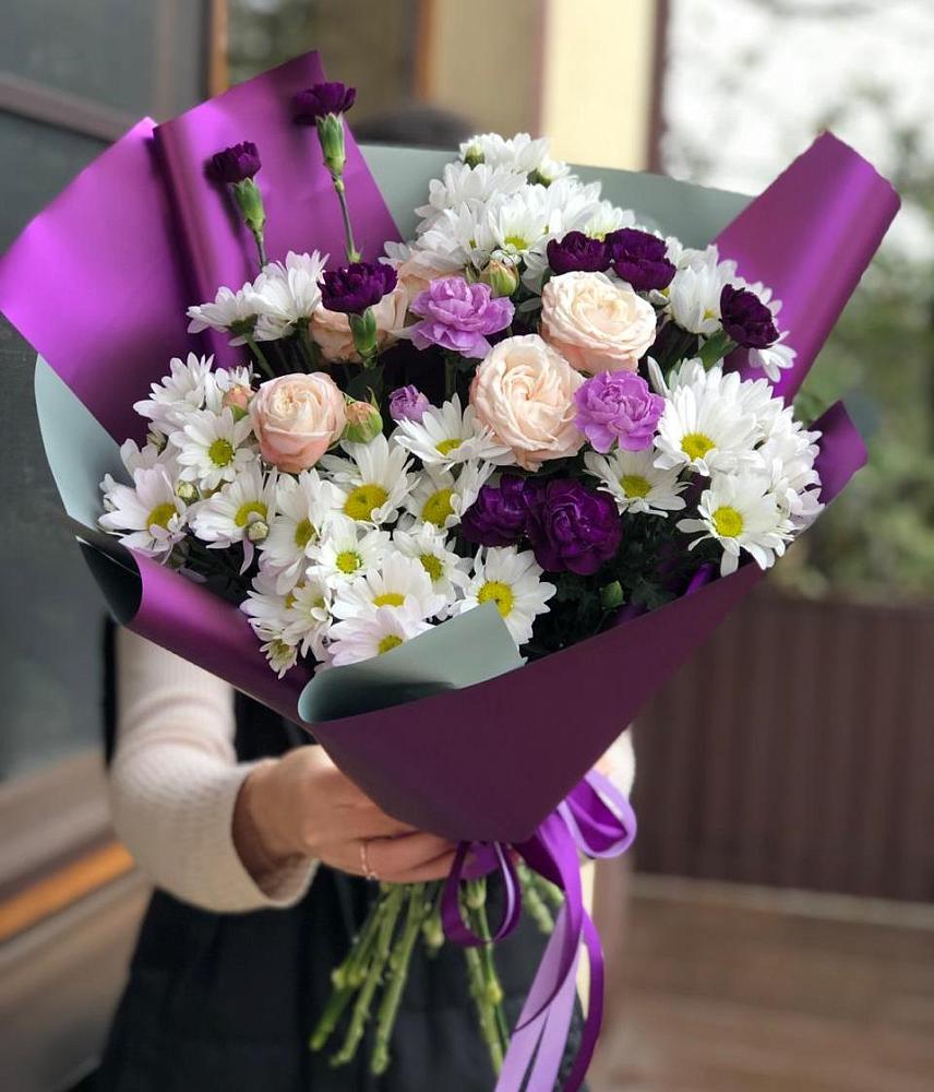 Букет цветов из: Хризантемы, Гвоздики и Розы в Кукморе