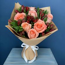 Букет цветов из:  Розы и Альстромерии в Кукморе