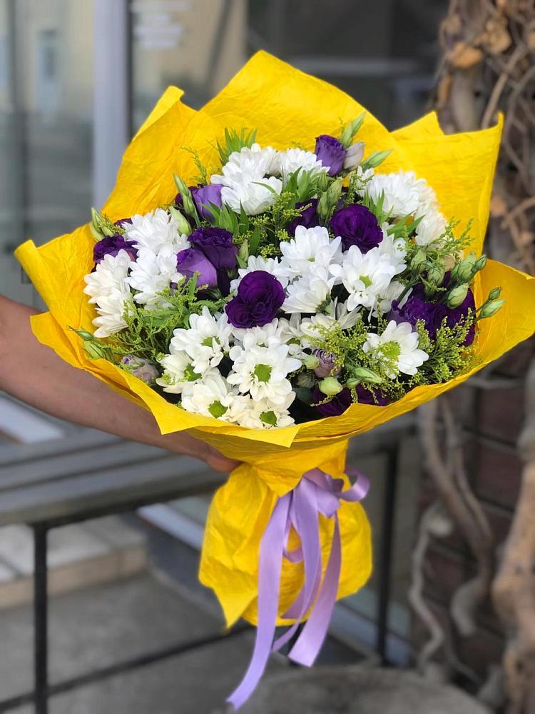 Букет цветов из: Ирисы, Хризантемы и Ромашки в Кукморе