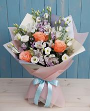 Букет цветов из:  Лизиантусы, Розы, Альстромерии и Гипсофила в Кукморе