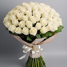 Букет 101 беля роза Белоснежка в Кукморе