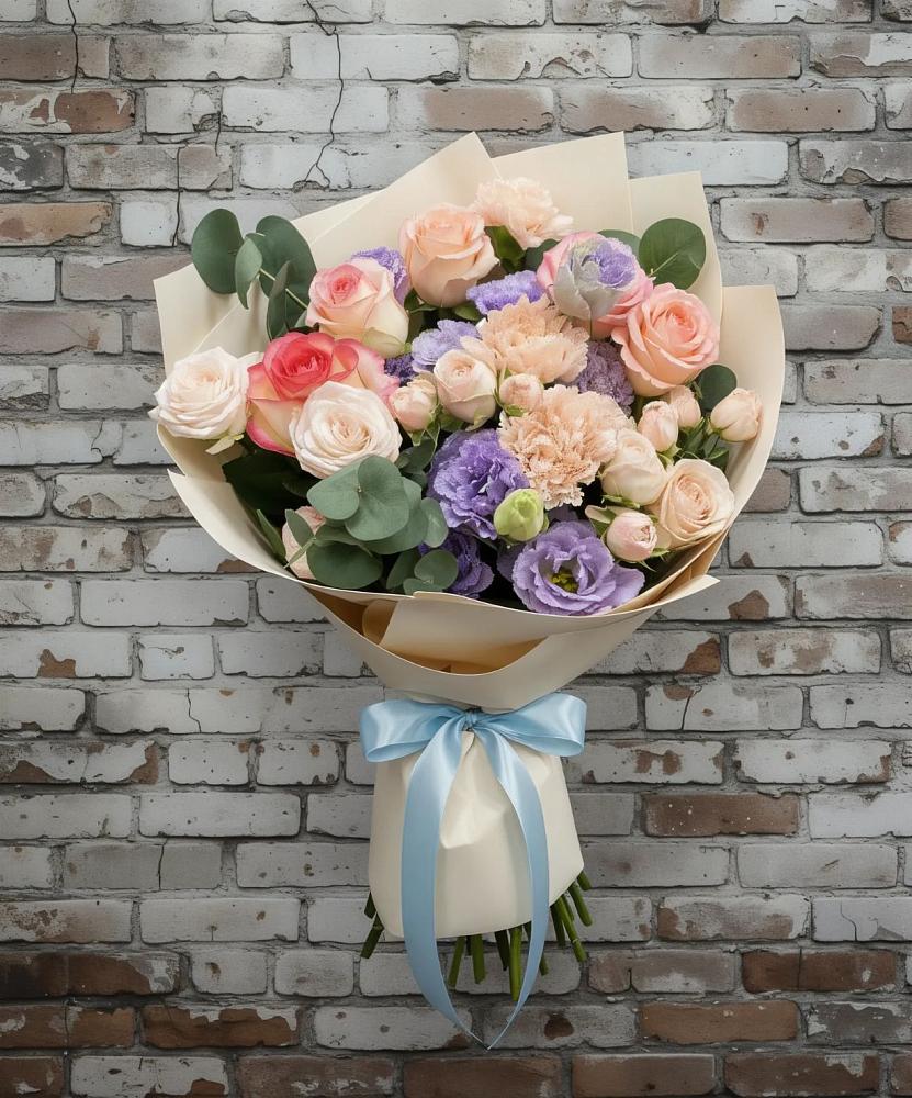 Букет цветов из: Розы, Лизиантусы и Гвоздики в Кукморе