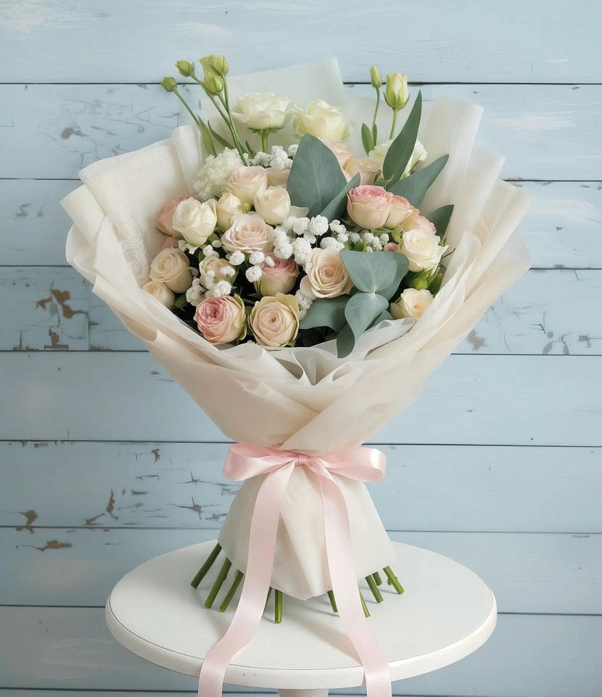 Букет цветов из: Розы и Лизиантусы в Кукморе