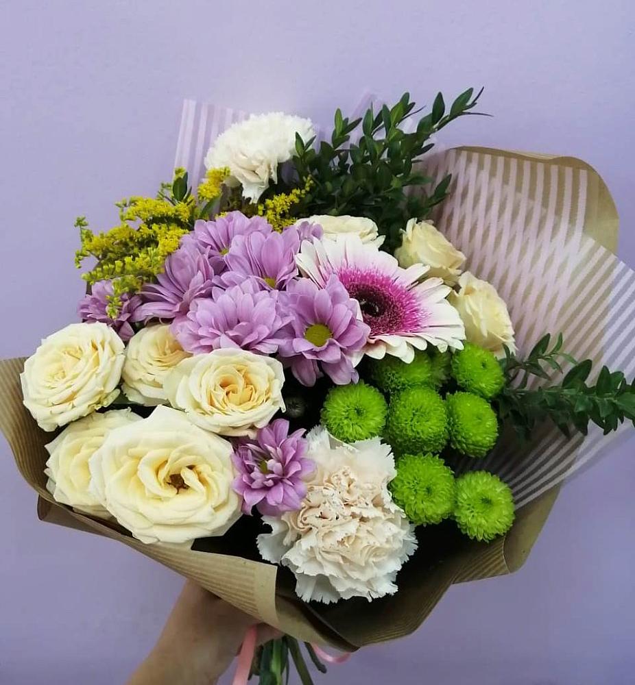 Букет цветов из: Хризантемы, Розы, Гвоздики и Герберы в Кукморе