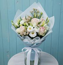 Букет цветов из:  Розы и Лизиантусы в Кукморе