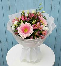 Букет цветов из:  Герберы, Альстромерии и Лизиантусы #REPLACE_PRED# Кукморе