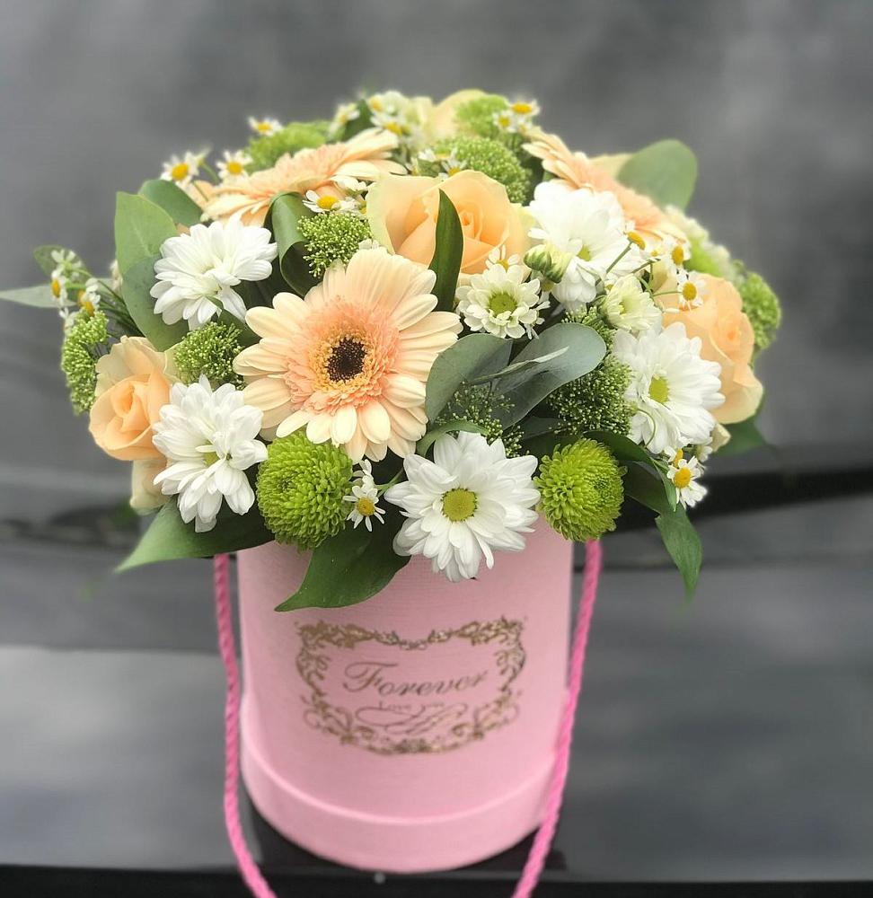 Цветочная композиция из Розы, Герберы и Хризантемы в шляпной коробке в Кукморе