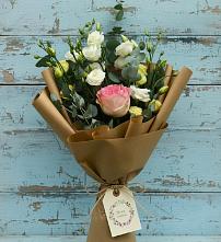 Букет цветов из:  Розы и Лизиантусы в Кукморе