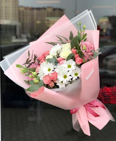 Букет цветов из: Розы, Лизиантусы и Хризантемы в Кукморе