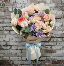 Букет цветов из:  Розы, Лизиантусы и Гвоздики в Кукморе