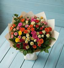 Букет Микс из разноцветных кустовых роз в Кукморе